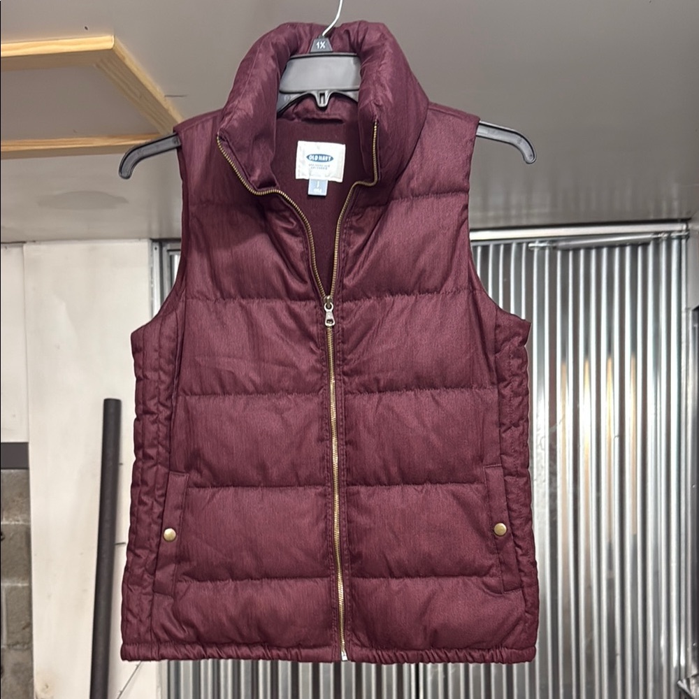 Old Navy Women's Burgundy Puffer Vest